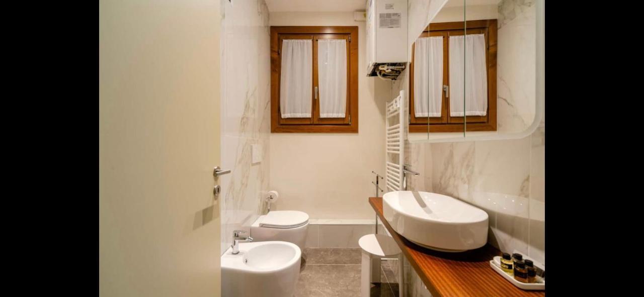 San Marco Luxury Apartments Steps From St Marks Венеция Экстерьер фото